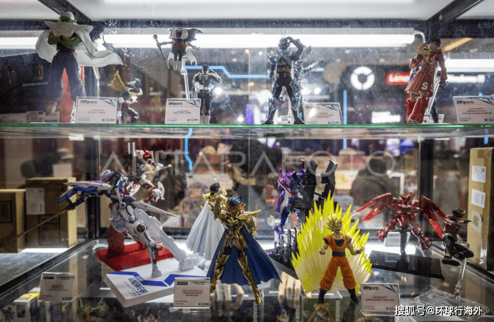 HeleneJenixyqa's tweet photo. Just hit the comic con!  Spent hours hunting down my favorite anime merch, met so many cool cosplayers, and my camera roll is already full of incredible moments. Worth every second of the chaos!， https://t.co/ycaNSvC6sU