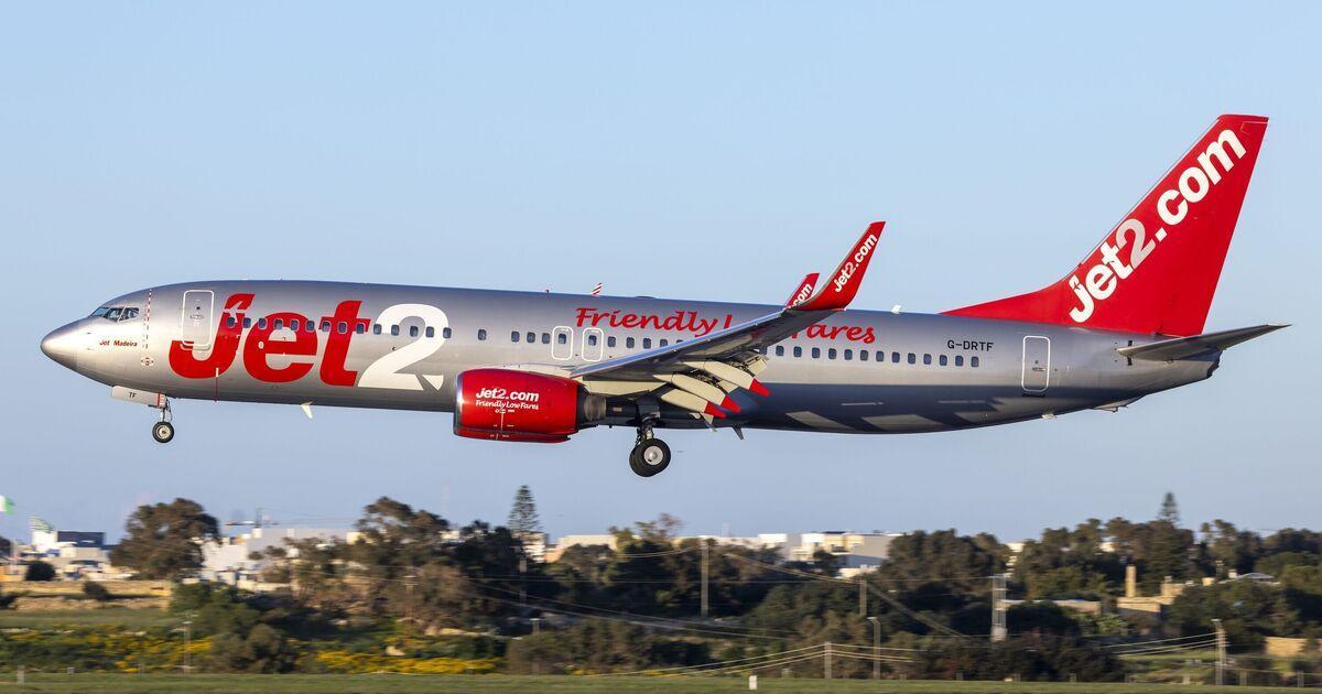 Daily_Express's tweet photo. The flight from Liverpool to Mallorca declared a mid-air emergency near Manchester. #DailyExpress https://t.co/5NdvfodD3s https://t.co/Nx8RJdyp6L