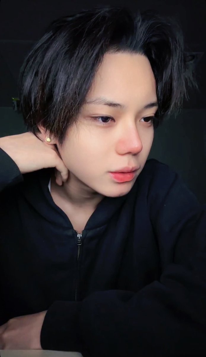 kwnryul's tweet photo. he has the most beautiful face https://t.co/oXp3T9PueJ