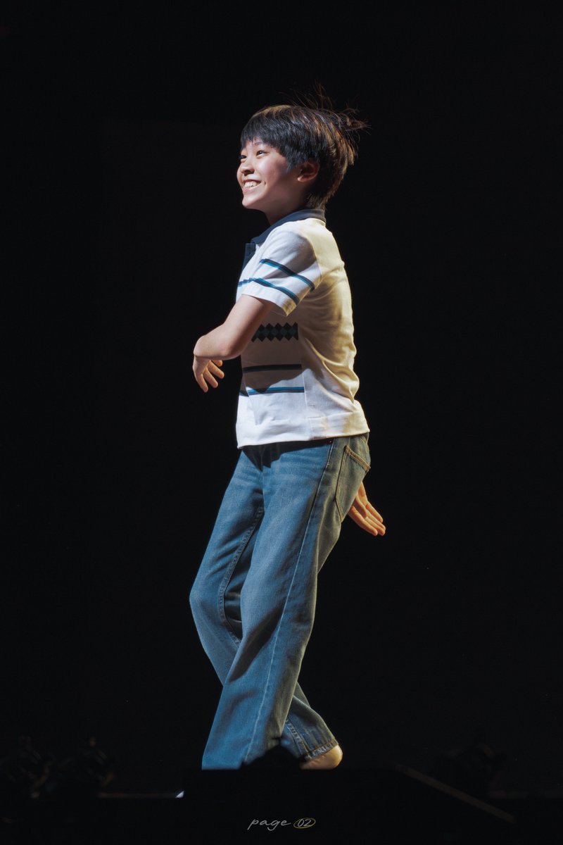 page__02's tweet photo. 𝟮𝟬𝟮𝟲.𝟬𝟳.𝟮𝟲 𝗕𝗜𝗟𝗟𝗬 𝗘𝗟𝗟𝗜𝗢𝗧
뮤지컬 <빌리 엘리어트> 커튼콜

빌리｜#박지후

마지막 인사 https://t.co/UboUD9g4aw