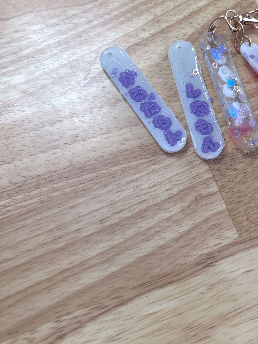 4hossk's tweet photo. 若月さんとレジンやったんだけどさ、ちゃんとこうやって作るの初めてかも？って感じでさ、けっこう難しいのね。リベンジだ！ https://t.co/NltXzSj9Kg