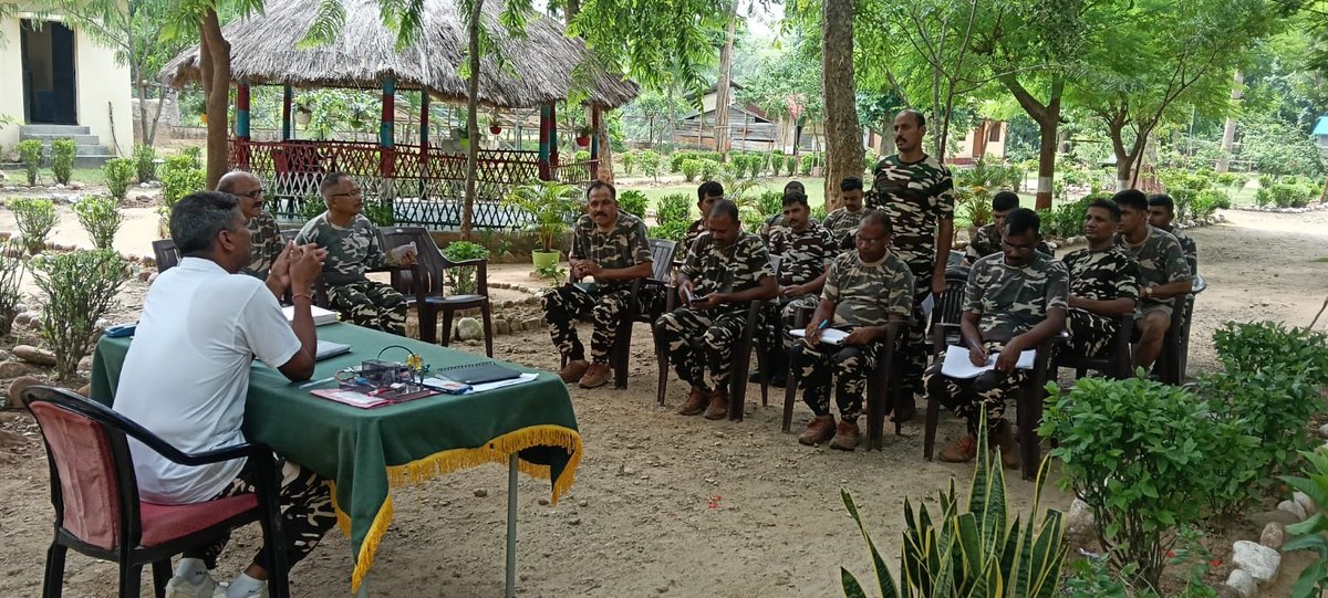 9BnSSB_INDIA's tweet photo. सीमा चौकी में तैनात SSB 09वीं वाहिनी के जवानों द्वारा विशेष वर्ग संचालन के माध्यम से अपने कर्तव्यों के प्रभावी निर्वहन हेतु आवश्यक प्रशिक्षण प्राप्त किया गया।
#SSB_INDIA #SSBFTRLUCKNOW #SSBSHQGKP #ProfessionalTraining #SpecialClass #NationFirst https://t.co/IUn5MxNNoy