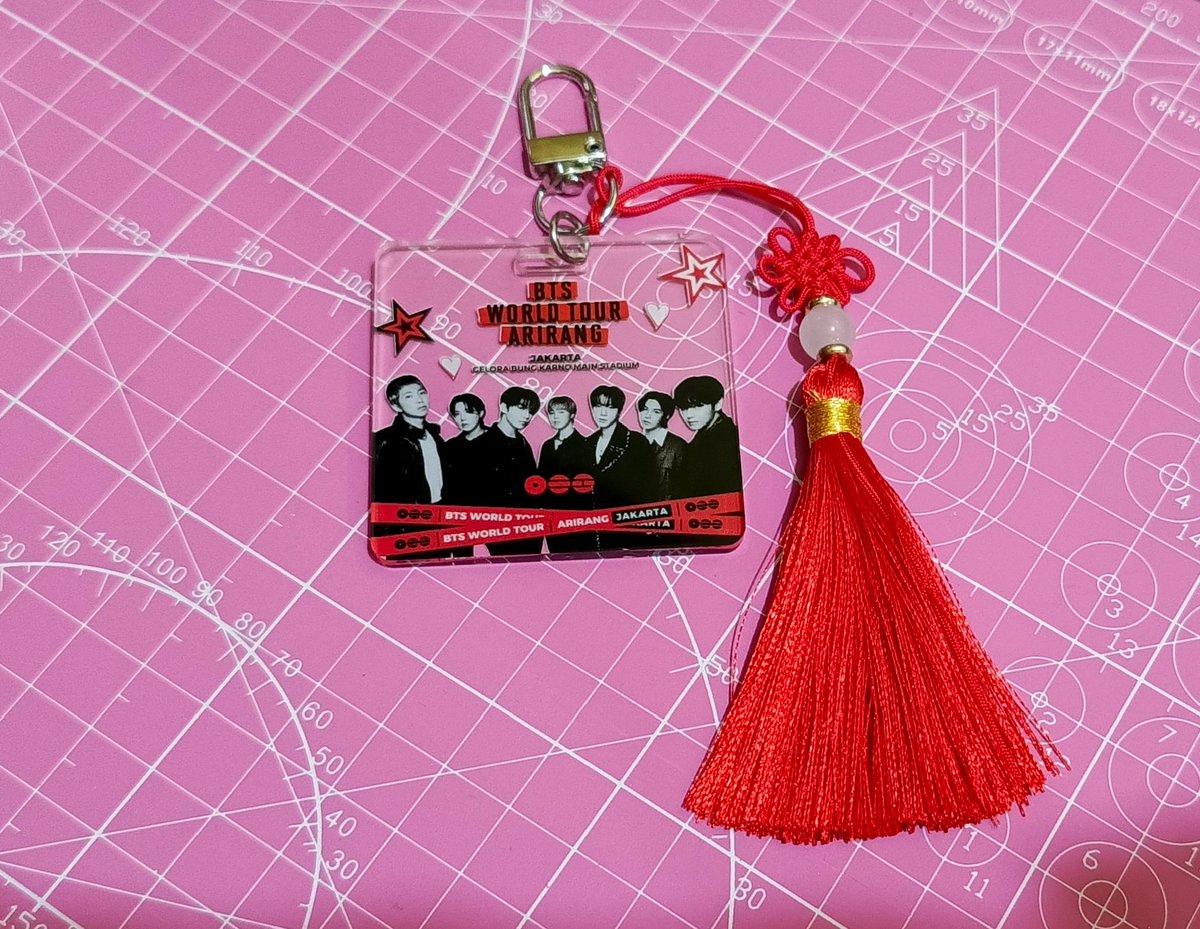 favoojekey's tweet photo. HELP RT PLEASE🥺🙏

OPEN PO BTS ARIRANG KIT FANMERCH💜

Keychain with tassel: 35k dp 20k
Keychain only: 28k dp 14k
Handmirror: 9.500 dp 3k
Koyo: 8k dp 3k
Strap: 20k dp 10k
Tolak kangen: 12k dp 5k
Pro BTS: 8k dp 3k
Bangtanmin: 5k dp 2k
Bangtancare: 30k dp 15k

📍jakbar
♡ exc. pack + adm shopee
☁️ order via WA (link in bio)
🌍 Worldwide shipping available