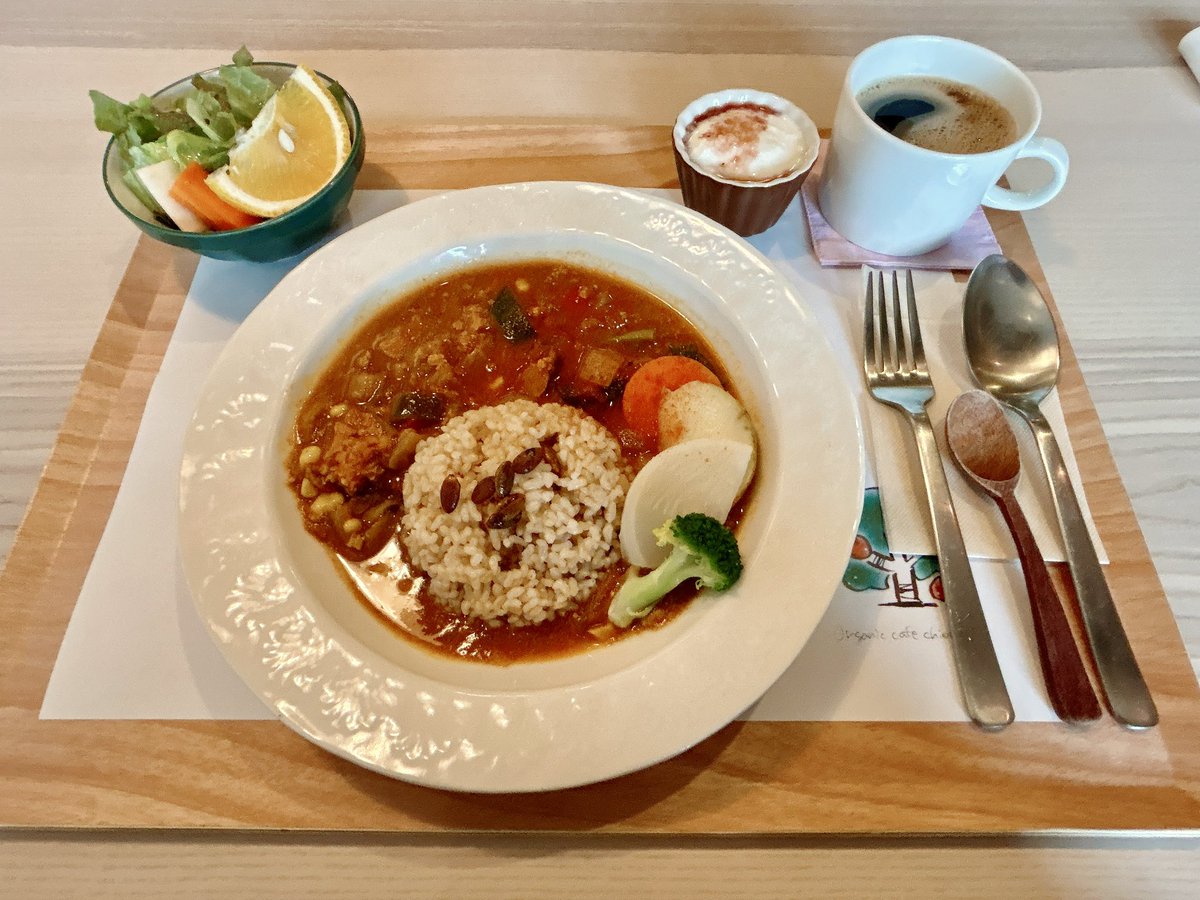 Ren_iyasi0527's tweet photo. 身体を整えるために、外食の時でも「できるだけ身体に優しいもの」を選ぶように意識しています。

先日食べたオーガニックカレー。スパイスと野菜の優しさが五臓六腑に染み渡って最高でした。内側から元気になれる食事って大切ですね。🌿

今夜も自分自身を優しく労ってあげてくださいね。😌🍀 https://t.co/NeJO3eoKAG