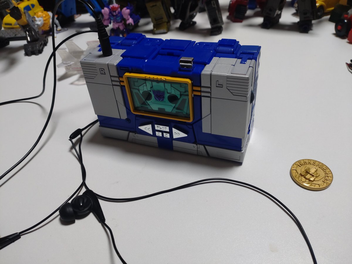 Ryu91162259's tweet photo. MPGサウンドウェーブも実際に
イヤホンジャック刺せるのね♪😙

ミッシングリンク3万越えかぁ〜…。

ふつーに音楽聴けるウォークマン買えるじゃん！
でも、ミッシングリンク欲しい…。
#トランスフォーマー https://t.co/1xrIDr8OW8