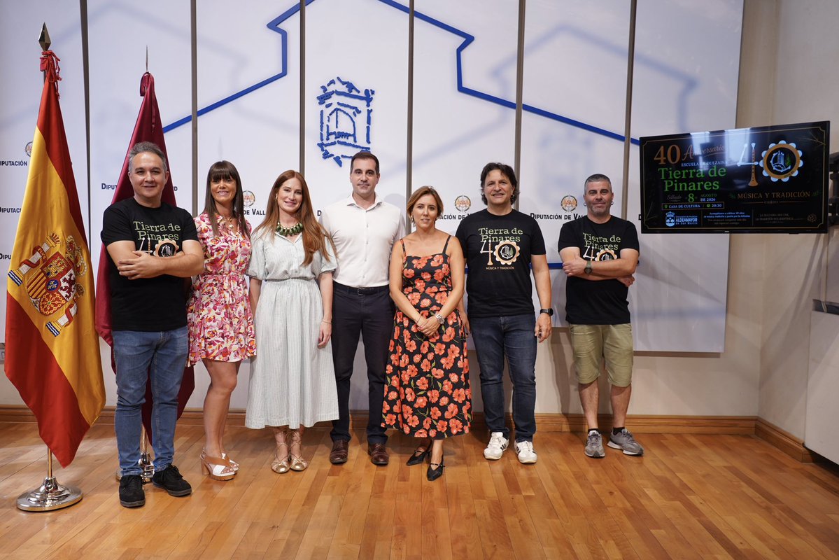 Dip_Va's tweet photo. 🪈 La diputada @Yolanda_Burgoa ha presentado, junto al alcalde de Aldeamayor de San Martín, Roberto Martínez, y al representante de la Asociación de Música Tradicional Tierra de Pinares, Luis Ángel Fernández, la XL edición del Certamen de Dulzaina.

🎼 Una cita muy especial que conmemorará los 40 años de la asociación y acogerá la presentación de su nuevo disco, "Ojo de Mar", poniendo en valor la música tradicional y el folclore de la provincia.

🔗 https://t.co/fqa3kQ1Gfu