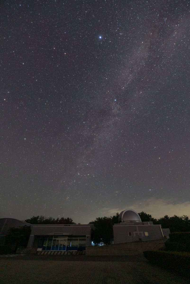 man_ten_bo_shi's tweet photo. 今夜の能登の星空です。
すっきりと晴れて美しい星空が広がっています。天の川も見えています。
今週と来週は午後8,9時頃に月明かりの影響がなく、星空が見やすいです。
8月12日(水)夜のペルセウス座流星群も楽しみですね。前後の日もおススメですよ。
夏の思い出にゆったりと星空を眺めてみましょう。 https://t.co/0MB09uJ7CV