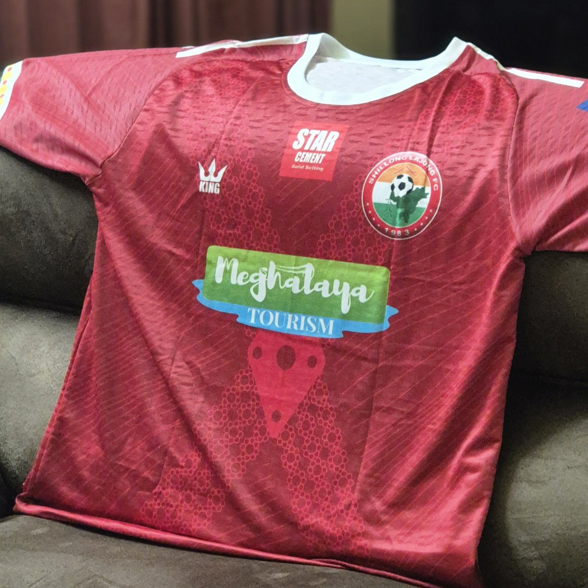 kevbmat's tweet photo. Jersey dedicated to Shillong Lajong FC star player Aiborlang Khongjee. ❤️
#IndianFootball https://t.co/DoSBYLeFej