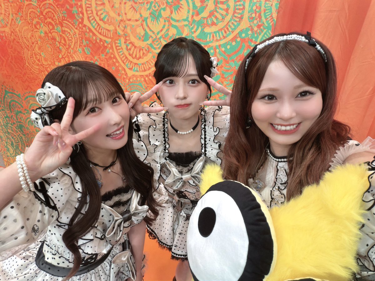 hana_oba's tweet photo. 『 #STARスター 』
生放送ありがとうございました🌟

イコラブの新曲「恋、はじめました。」
どきどきの披露でしたっ🥹⭐️

本当にこの曲大好き！
恋のはじまりのうた！

みんなの推しへの気持ちに
重ねられる歌詞も多いのでは！？
(と私は思っている😹😻💭)

 #イコラブ https://t.co/wSiJ0TqLWl