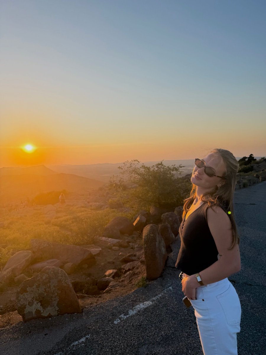 NealMcGrathCWM's tweet photo. Bison. Sunset. Fort Sill. 🦬🌅🇺🇸
Our intern Madelyn had the best weekend visiting her fiancé, 2LT Robby Manse, and he surprised her with bison at the Wichita Mountains Wildlife Refuge. The Bucknell Bison fan approved. 😄
#CarsonWealth #Bucknell #MilitaryFamily https://t.co/atiQNRJaUu