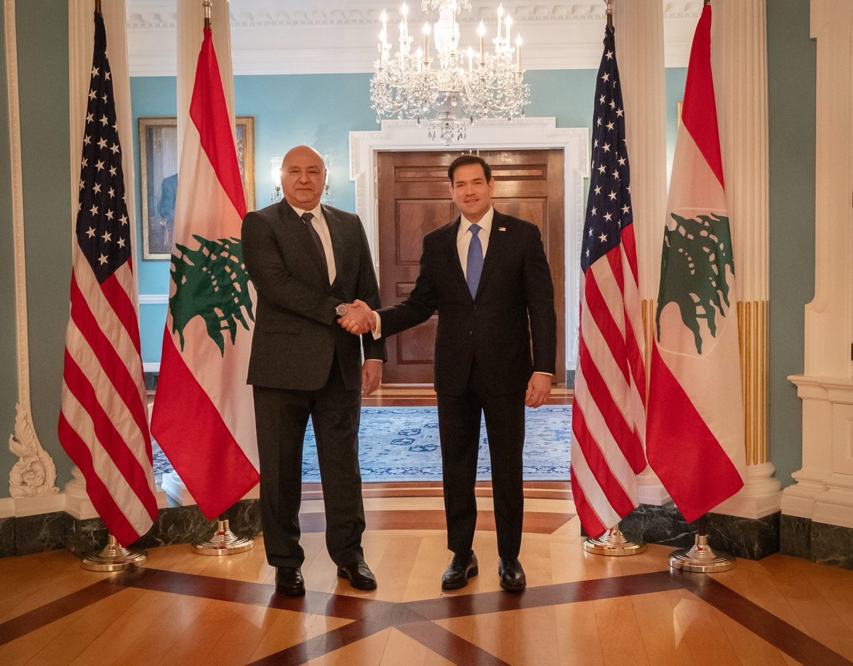 EyesLebanon's tweet photo. 🇱🇧— Sources proches des négociations ont déclaré à LBCI :

Le #Liban demande une distinction entre les prisonniers capturés pendant les combats et ceux qui ont été arrêtés alors qu'ils vérifiaient leurs maisons, et ces derniers devraient être libérés rapidement.

🇱🇧— Sources à Baabda, pour Al Jadeed

- Il y a des signes positifs concernant la gestion du dossier des prisonniers, et des efforts sont en cours pour impliquer le Comité international de la Croix-Rouge.

- Les discussions sur le dossier des prisonniers se sont divisées en deux volets : le premier concerne le cadre juridique international régissant les prisonniers, tandis que le second est lié à l'échange de listes de prisonniers, ce qui est difficile pour le Liban car il ne possède pas ces listes.

- Le volet politique a abordé les "zones pilotes", et le Liban a souligné la nécessité de renouveler et de respecter le cessez-le-feu.

- Des discussions sérieuses sur les zones pilotes ont commencé, et la partie israélienne a demandé une présentation des zones proposées afin d'examiner leurs conditions géographiques et d'autres facteurs connexes.

- La tension dans le sud du Liban n'a pas été abordée lors des discussions à Rome, mais par le biais du mécanisme en place depuis le 27 octobre.

- Aucun progrès n'a été réalisé concernant les zones pilotes, en particulier comme les discussions restent axées sur le volet politique. La délégation libanaise a plusieurs propositions sur cette question, notamment la ville de Zawtar El Charkiyeh.