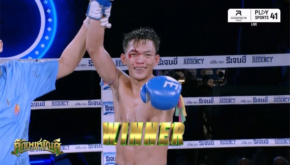 esrmuaythai's tweet photo. Petchdued 🇹🇭 defeats Plaithongkam 🇹🇭 by decision. 

Super fun fight! Petchdued got cut pretty bad in the 2nd round but soldiered on and got the win 🥊

#Petchyindee #RajadamnernStadium https://t.co/w4UE7RY3F2