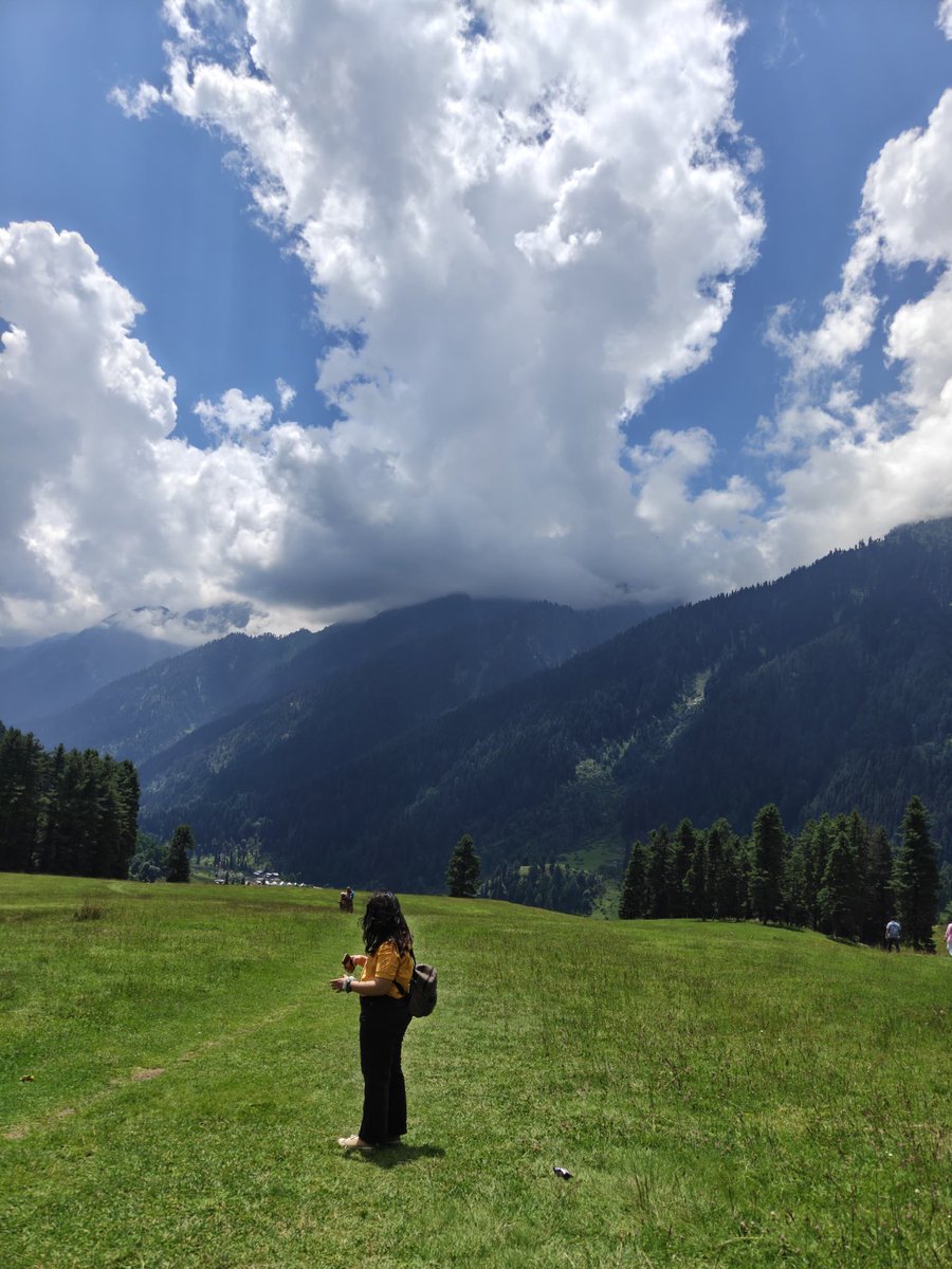 heedostan's tweet photo. healing in this view only to come back to powerpoints and excel sheets once the vacation is over https://t.co/xIoh0W6QNG