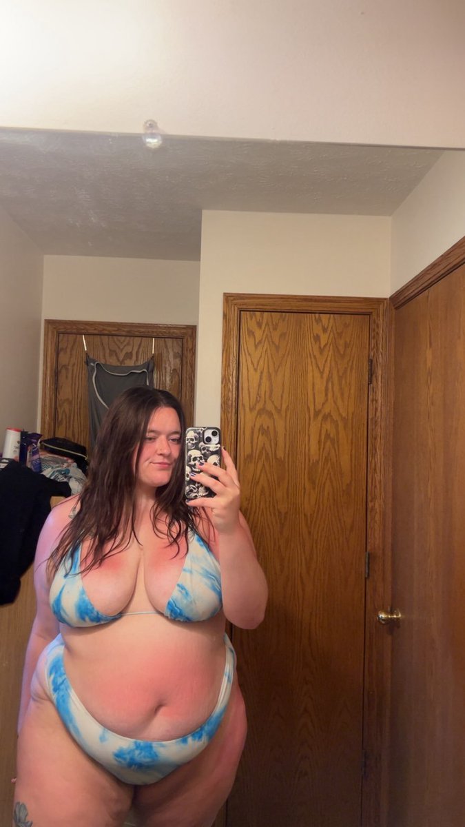 NevadaBBW's tweet photo. Which color looks better on me?❤️😈 #bikini #pawg #bbw https://t.co/OGZgYhEo8a