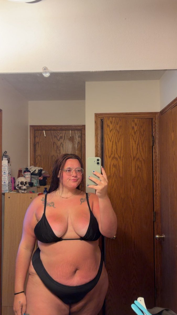 NevadaBBW's tweet photo. Which color looks better on me?❤️😈 #bikini #pawg #bbw https://t.co/OGZgYhEo8a
