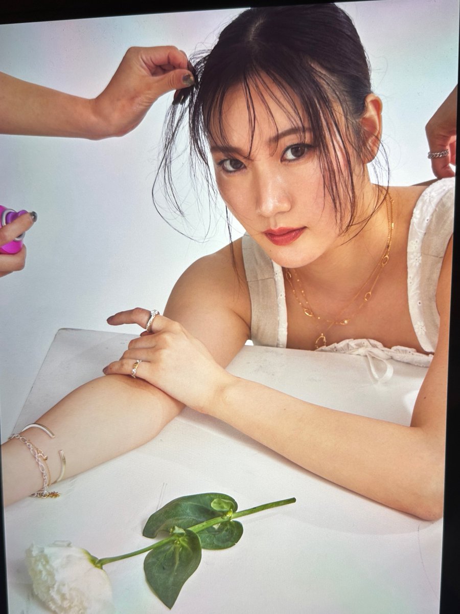 anju_manabe0610's tweet photo. 【8/6 （木）発売！！⭐️】
雑誌　#GIANNA Plus DONNA

なんと6ページも紙面に掲載していただいてますーー！！
どのページが好きだったのか…👀
ぜひ手にとって感想教えてくださいーーー

https://t.co/GziNo7u1IF https://t.co/HVFl9EZZDh