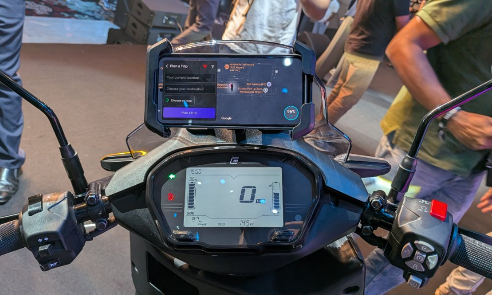 carandbike's tweet photo. E3 Electric has launched the Trion e-scooter in India!

₹1 lakh-₹1.20 lakh (introductory)
3 variants: C1, C1x &amp; C2
Up to 165 km IDC range
Removable battery on C1; fixed battery on C1x &amp; C2
Top speed up to 82 kmph
Up to 145 Nm torque
5-inch LCD; 52L storage
AI-powered platform https://t.co/BQdDU7tzz5