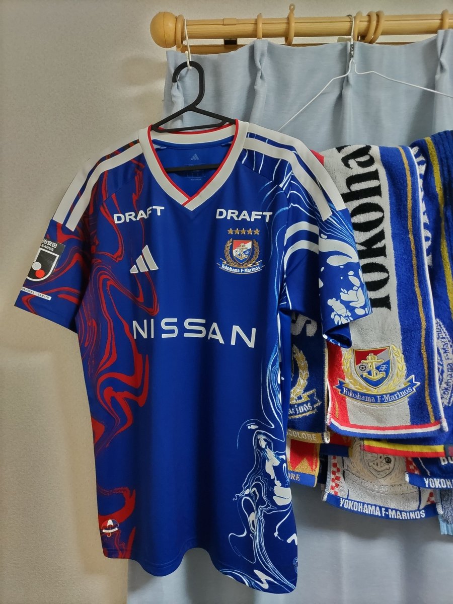 tsys_tt's tweet photo. どんなメンバーになるのか?
どんなサッカーをみせてくれるのか?
期待に胸を膨らませる時がまたやって来た
新しいシーズンの幕開け！

大好きなものがある幸せ。
子供みたいに胸が高鳴り眠れなくなるほど
いい年して恥ずかしいけど、ワクワクするんだからしょうがない

”好き”って最強だな！！🇫🇷⚓️ https://t.co/pYTlsmOcE9