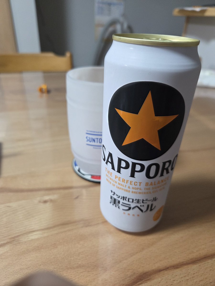 suparou1985's tweet photo. こんばんは！
今日はこちらど田舎でも36℃を記録しました🥵
暑さを吹き飛ばすためにカンパーイ🍺✨🍺！！

佐賀ガチャは…ターミン編を引いたところ10連でターミン、アレツを引きました( ≧∀≦)ノ
神引き感謝します！

#ロマサガrs
#ロマサガビール党 https://t.co/vKXnFzAnQF