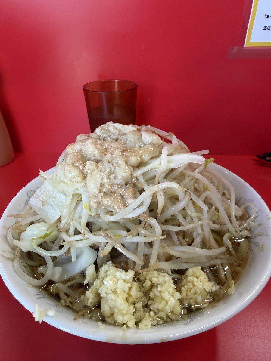 okitesla's tweet photo. 1ヶ月前くらいのラーメン二郎沖縄
小ラーメン　ニンニクヤサイアブラ

沖縄県民ラーメンと小ラーメンの量に違いがあるのかないのか実際に試してみようと小ラーメンを注文
全然わかりませんでした笑

ご馳走様でした！ https://t.co/Evis6Wvj0t