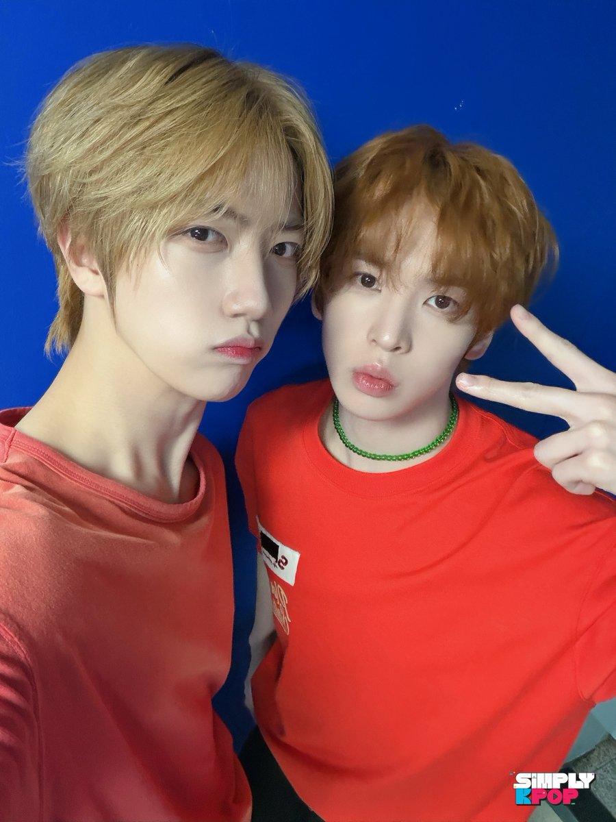 _Simplykpop's tweet photo. Myeongranz turning cheeks tomato-red one fan at a time🍅
and it's vine by us❣️

Ketchup with Simply K-Pop at 1 pm KST ⏰

https://t.co/aPKTilr0Ni

#ALLEN #앨런 #WONJIN #원진 
#CRAVITY #SimplyKpop #심플리케이팝 https://t.co/fllw6xeKYT