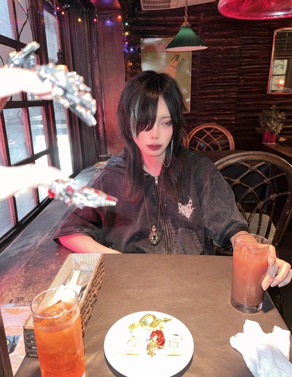 VertVertVert_'s tweet photo. 夜の始まりさ。

#自撮り界隈 #いいね返し #V系 https://t.co/CaJJ1SJ8zd