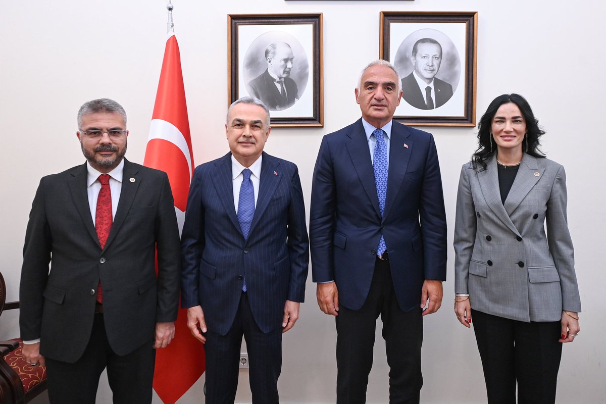 aydinmsavas's tweet photo. 📍TBMM

Milletvekillerimiz Sayın Seda Sarıbaş ve Sayın Av. Ömer Özmen ile birlikte, Kültür ve Turizm Bakanımız Sayın Mehmet Nuri Ersoy’u ziyaret ederek Aydın’ımızda devam eden ve planlanan kültür ve turizm yatırımlarımızı değerlendirdik.

Nazik misafirperverliği ve ilgileri için Sayın Bakanımıza teşekkür ediyorum.