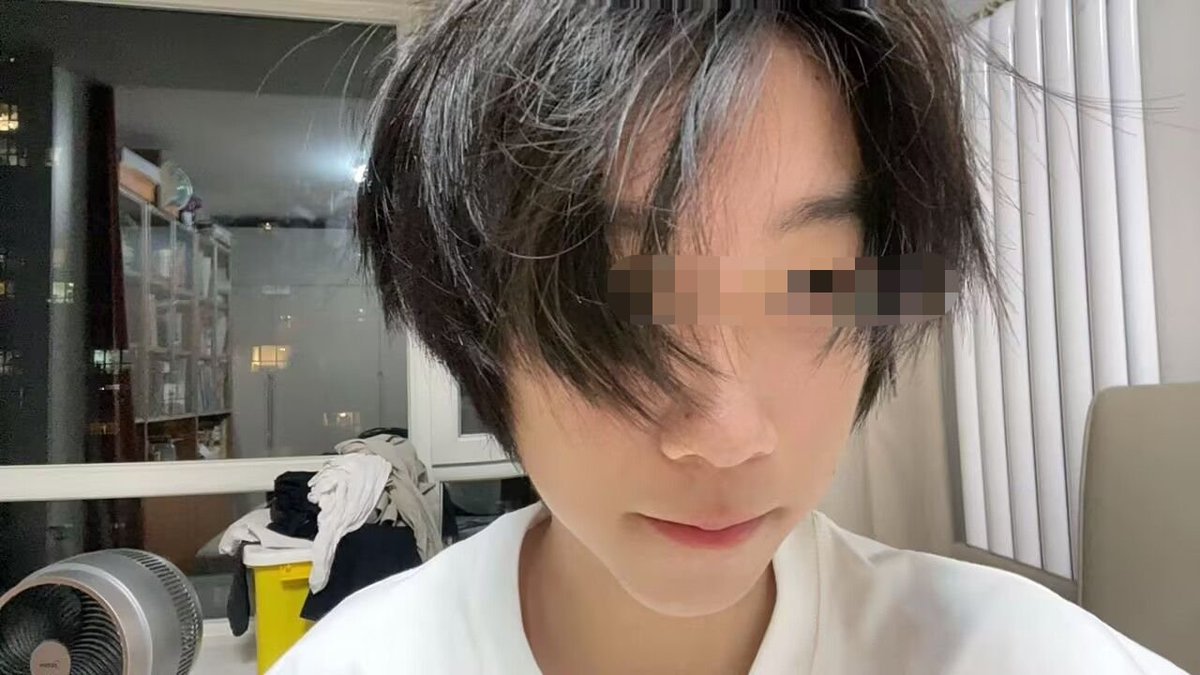 STClll's tweet photo. 求助，有人知道这个是谁吗？
#正太 #小男孩 #少年 #白丝 #丝足 #玉足 #男高 #男初 https://t.co/WkKjVN5Zrj