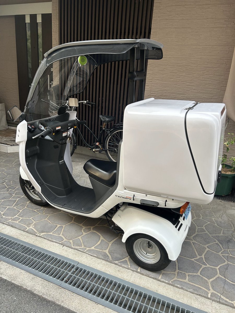 reo_tera's tweet photo. 疲れた〜実質3日かかった･･･
細かいところはまだまだ反省はあるけどやってよかった。もう2度としないけど😆
これで宅配感は無くなったかな〜
#ジャイロキャノピー
#DIY https://t.co/FxEFIHJ1NC
