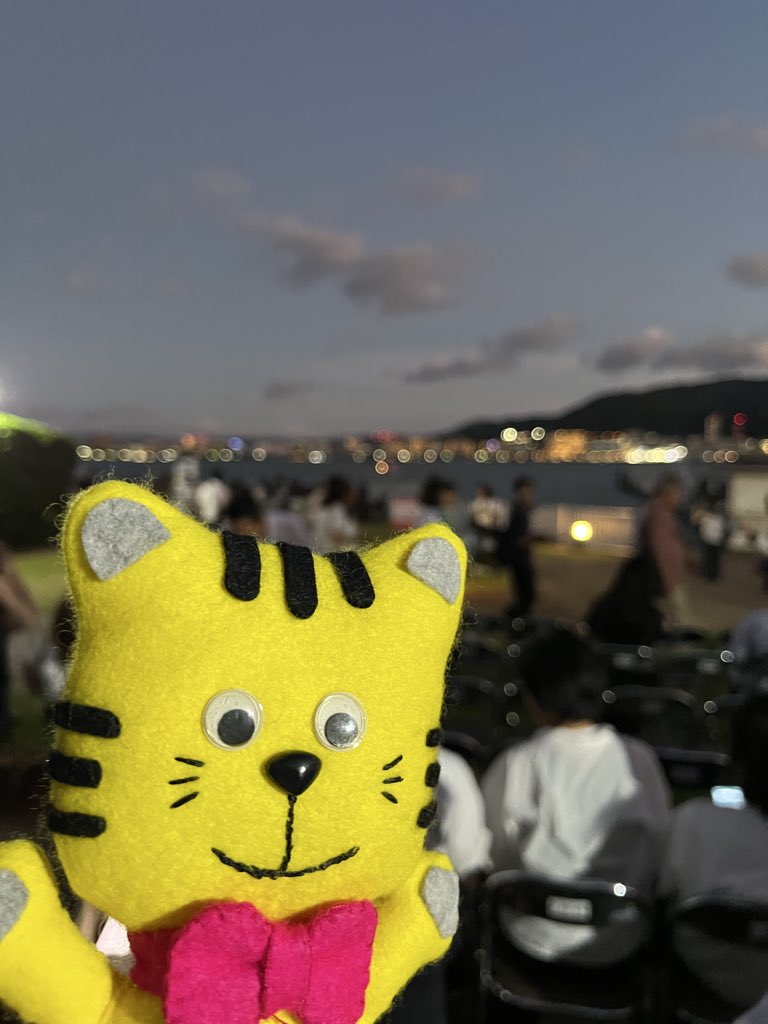 trust_sanyobus's tweet photo. びわ湖花火大会
今年も来ました🎇
今年は40回記念でいつもより数が2000発多くて12000発♪の花火を楽しんだ
トラ3🐯です
#山陽バストラストツアー
#山陽バス貸切
#お参りの旅
#おりとりさま大歓迎
#山陽バス
#びわ湖花火大会 https://t.co/yyHHVs65Pv