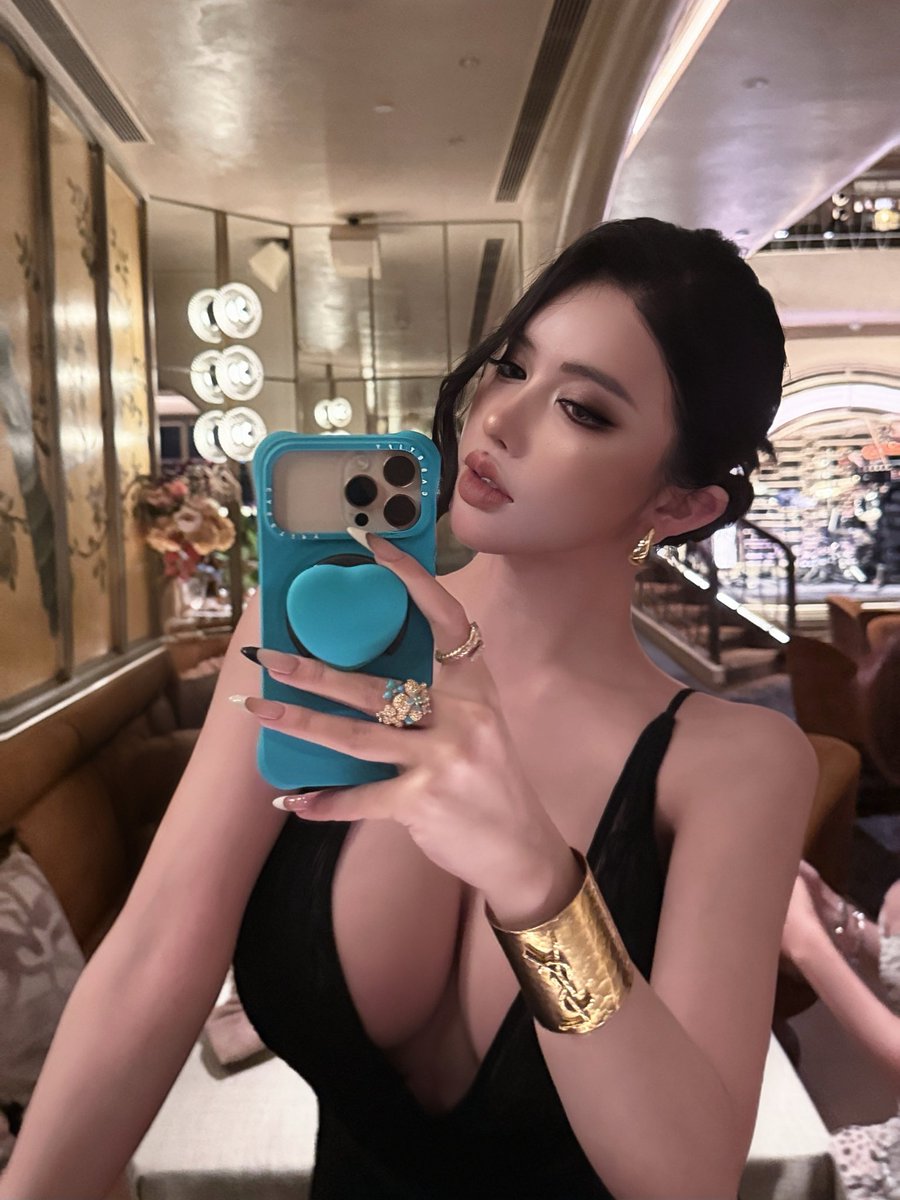 heidi_vbd's tweet photo. 纯粹的美与优雅 💖 https://t.co/fPFPfLMFDK