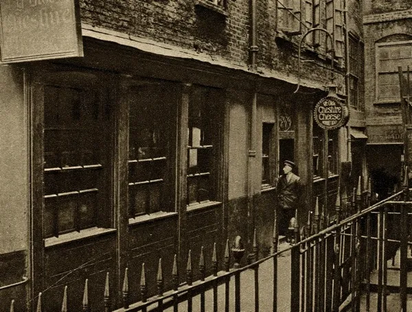 PubHistoryTours's tweet photo. This weekend we visit some very special spots in the heart of London. Be sure to join us as the next London tour won't be for a few weeks. https://t.co/3P1AbH3jeK