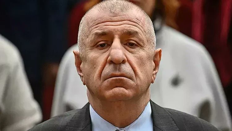 karsitmedya's tweet photo. Ümit Özdağ:   

“Bugün artık karar günü. Herkes tarafını seçecek ve Türk halkının önüne seçtiği tarafla çıkacak.  

Atatürk'ün kurduğu devletin tasfiyesine ortak olmayın.

Bu yasaya evet demek ‘ben bu iktidarın gizli ortağıyım’ demektir.” https://t.co/X69Kfc6oeN