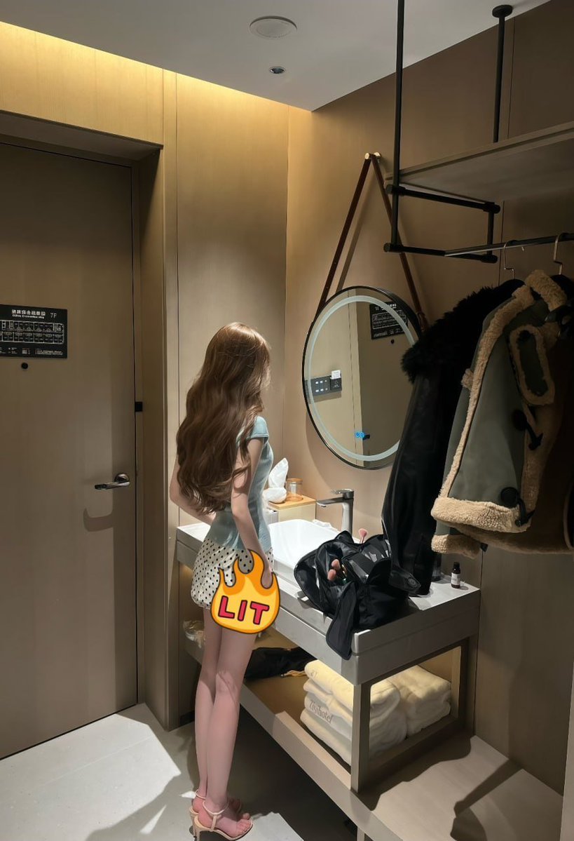 pilimiri428's tweet photo. 这个点还有谁在呀？现在是20:45分（限24小时）  给这条动态  点赞评论 123   全部Luo 照回复！来者不拒 https://t.co/qUqcNHtWDK