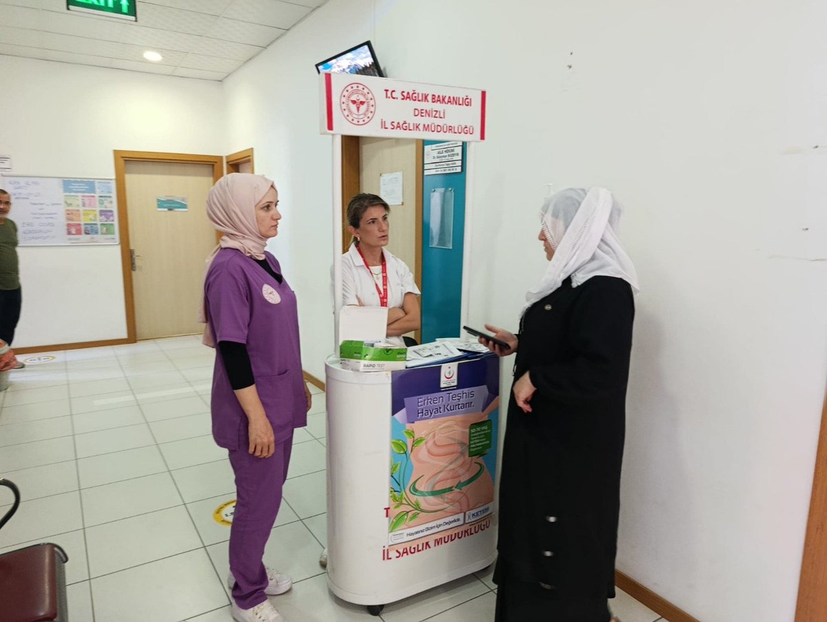 MerkezefendISM's tweet photo. Merkezefendi İlçe Sağlık Müdürlüğü olarak
“Riskten Kaçın Kanserden Korun.”
“ErkenTanı Al Sağlıkla Kal.”
Halil Çarkıt  Aile Sağlığı Merkezine  gelen kişilere “Ülkemizde en sık görülen kanserler nerlerdir? “ diyerek bu konuda dikkat çekmek istedik. https://t.co/rTfzM6GESX