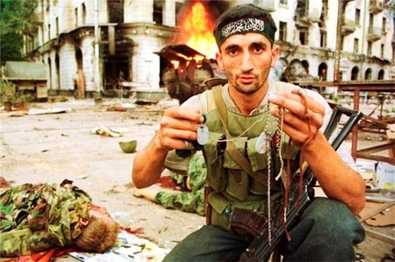 CorvusFrugileg's tweet photo. 6 серпня 1996 року чеченські підрозділи розпочали операцію "Джихад" - атаку на зайняте російськими військами місто Грозний.

Операція завершилася перемогою чеченської сторони - як через гарну її підготовку, так і через феєричну тупість російського командувача Пуліковського. https://t.co/f1PmYvuE7c