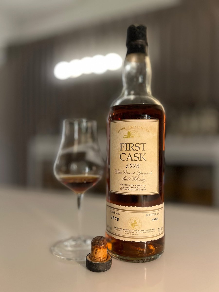 whiskyaura's tweet photo. 1976 Glen Grant.

静かに広がる余韻。
古き良きスペイサイドを、ぜひ一杯。

今夜もWhisky Auraでお待ちしております🥃 https://t.co/Ts3J2Dbs8l
