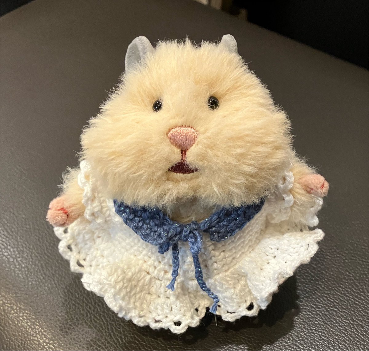 mochinui328's tweet photo. 夏のお嬢さんコーデ完成🥰
セーラーっぽいつけ襟外したらシンプルな白ワンピ✨外した後も可愛いワンピースになるように、後ろにつけるリボンも探したいな〜💕

#はむにぎり
#ぬい活 https://t.co/nblTL1Ghz5
