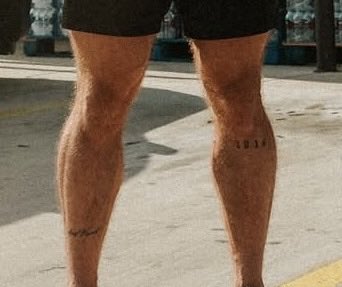 bowtiedmeathead's tweet photo. Would you say this guy has good legs? https://t.co/mngB4kRfAo