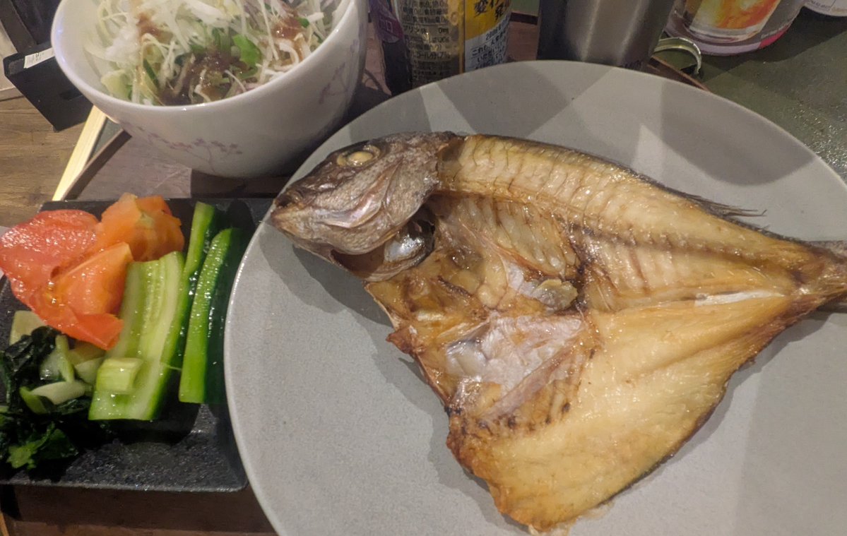 Risa_YMGC's tweet photo. イオンで半額だった鯛の干物
2匹で290円(税抜)

スカイA📺で甲子園の録画放送観ながら。神村学園の吹奏楽部🎺すごいなぁ。 https://t.co/uSLYdGdbyb
