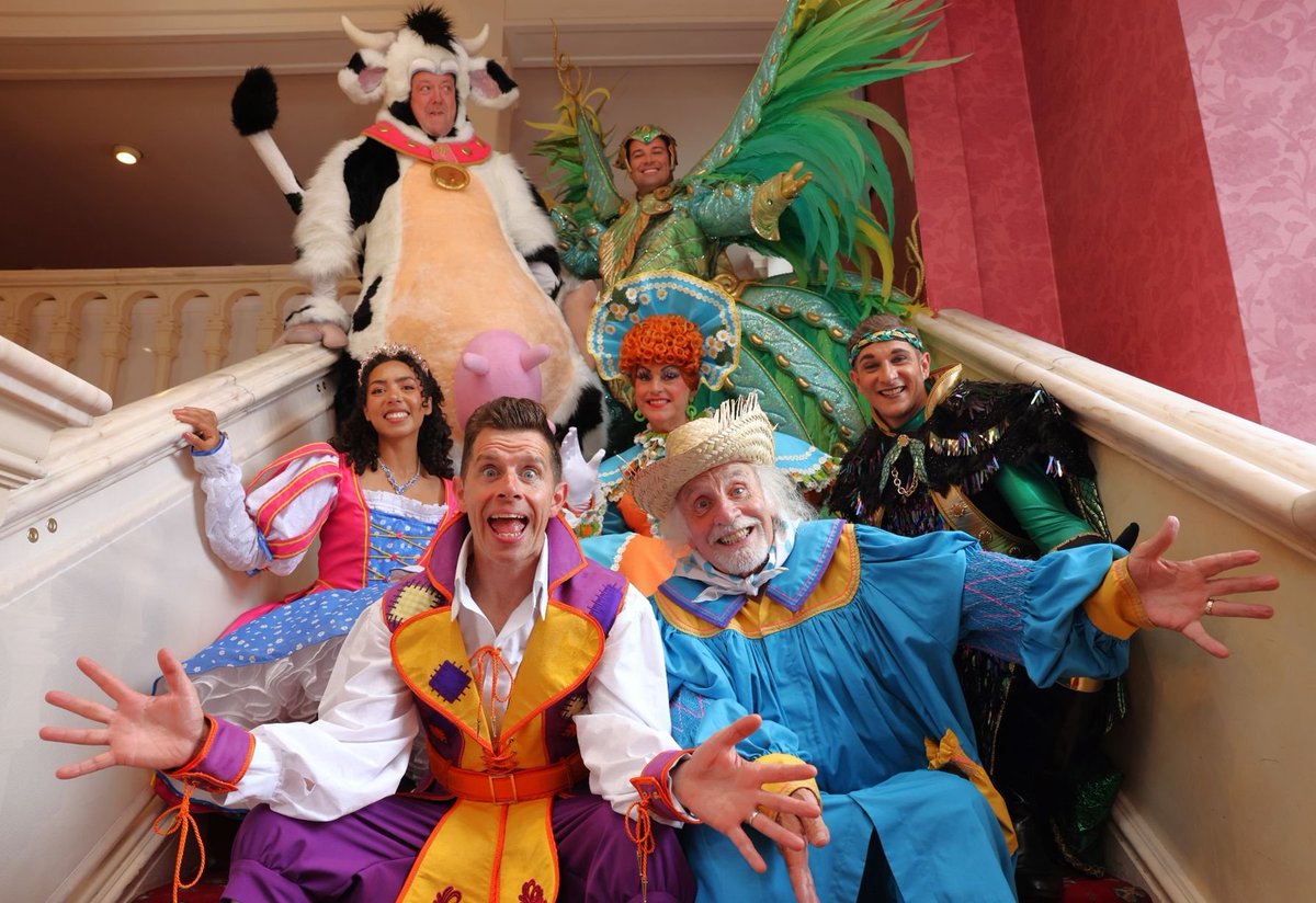 XRoadsPantos's tweet photo. Panto Press Launch @TheatreRoyalNew 🫘 🐄 🪓 🍃 https://t.co/nMD6XTuq0A