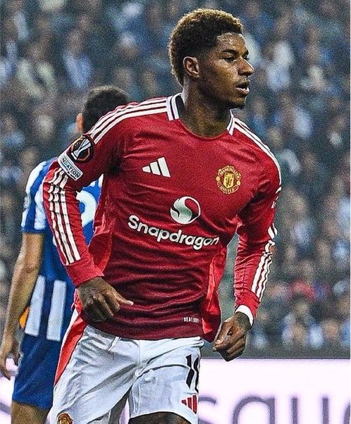 centregoals's tweet photo. 🚨🚨| NEW: Marcus Rashford and Andre Onana's Manchester United salaries have 𝐑𝐈𝐒𝐄𝐍 𝟐𝟓% due to Champions League qualification clauses — despite playing 𝐙𝐄𝐑𝐎 minutes for the club. 

[@TelegraphDucker] https://t.co/llY2jaSV7U
