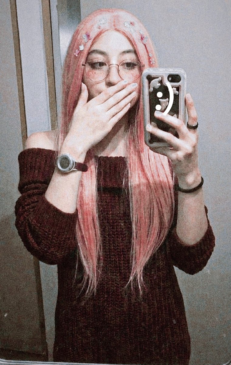 sofii_uwuu's tweet photo. Está es la cara de alguien que va a llegar tarde a su primera clase por tomarse fotitos🐼✨
Feliz jueves, panditas🐼

Mi canal 🔥
https://t.co/9GofThB4rX https://t.co/h8Gck1nW1F