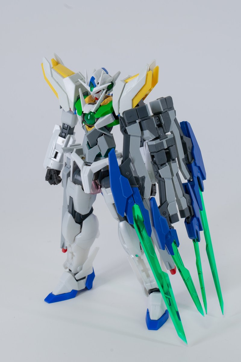 krm556's tweet photo. 肩部バインダーが展開してウイングになる構想だったのが、色々と迷走している。 https://t.co/za4E2pcmlc
