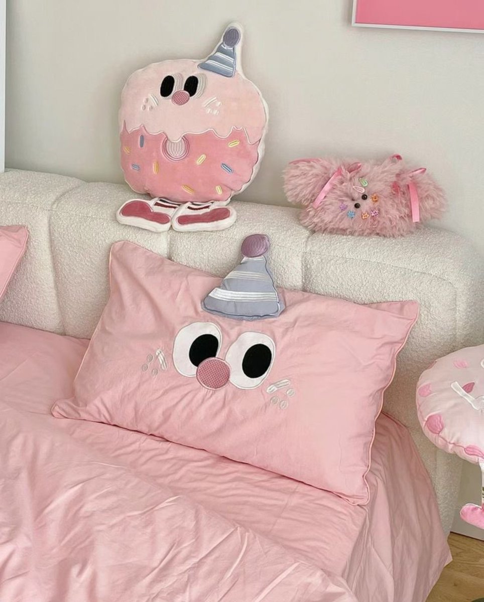 Oceanofinds's tweet photo. PENEMUAN BARANG TERGEMES 👀

bantal guling dan sarung bantal ini knp lucu bngtt 😩 Ini barang bisa dipeluk tiap malam 😍 https://t.co/wC8NVSdmAJ
