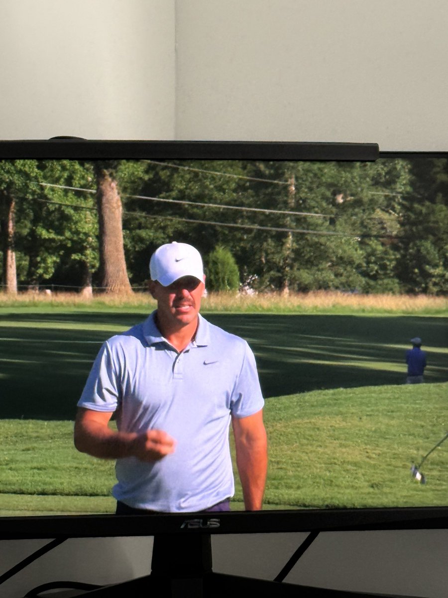 livgolfbuff's tweet photo. Brooks wearing the light blue reminds me of the Smash days 😢 https://t.co/K314DX5swL