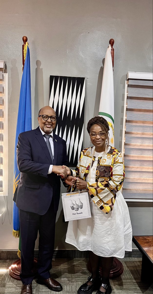 RwandainUganda's tweet photo. Today, Ms. Wanda Karia, the new Country Director of World Food Programme in Uganda, paid a courtesy visit to the Rwanda High Commission to Uganda. She was received by H.E @jrutabana. https://t.co/3K8AW5wfYO