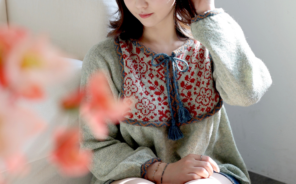 KnitSeDN's tweet photo. RT)오래 기다리신 "에스닉 스웨터"가 출시 되었습니다.

대한 제국 황실 문양인 오얏꽃과 잎을 수놓았습니다. 다양한 기법 튜토리얼과 원형 배색시 단차가 생기지 않는 저만의 기법도 함께 수록되어 있습니다. 

일요일 자정까지 출시기념 20% 할인 합니다.

토요일까지 알티 추첨! 도안 증정합니다. https://t.co/7kVYHAzCp2