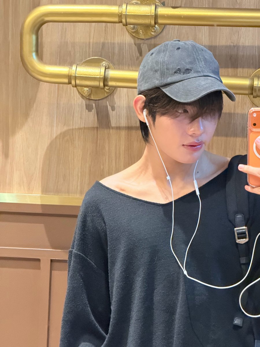 kanyag__'s tweet photo. คิ้วตี้คาวาอี้เดส คราวหลังลงรูปแปะคำเตือนด้วยนะน้อง ระวังน่ารักเกินขนาดงี้ㅠㅠ

#MINthanakrit #DICE_SONRAY https://t.co/nN6zVbDfmc