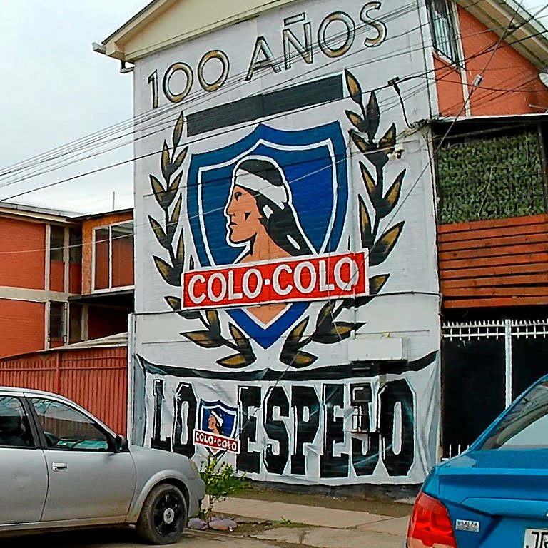 comunafoto's tweet photo. ¿Cuándo le hacen un mural a Vozinha? ¿Conocen este "museo" de Colo-Colo? ¿Qué dicen desde el Estadio Monumental? Video viral: https://t.co/Q45snW4CJu https://t.co/6dXTudtdtX